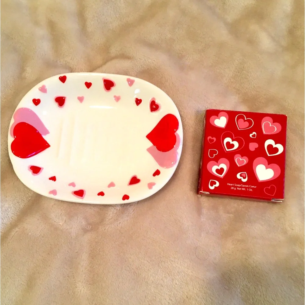 *3/$20* BEAUTIFUL HEART SOAP DISH & HEART SHAPED SOAP IN PINK. SOAP IS 1 OZ.